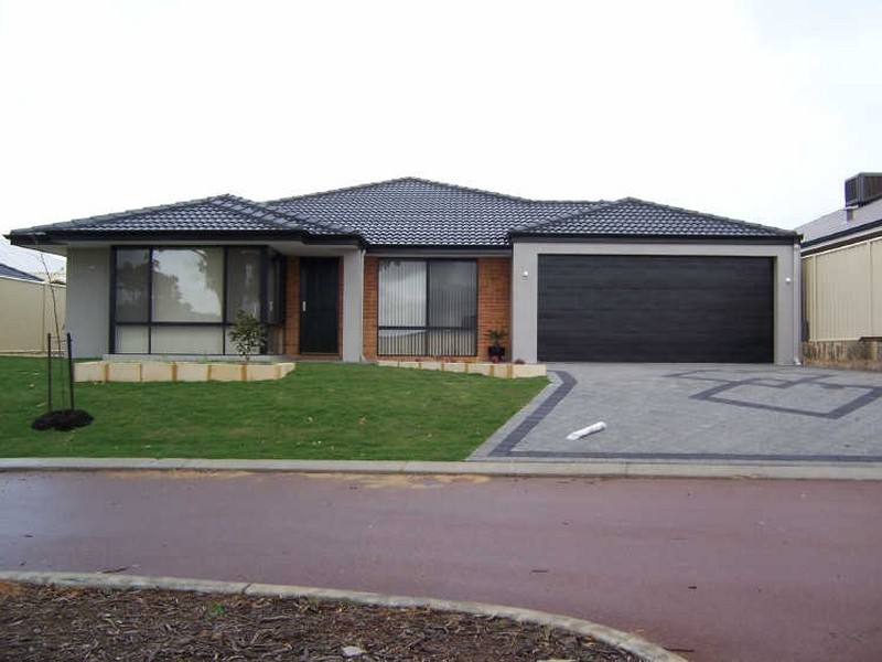 11 Myalla Pass, Lakelands WA 6210