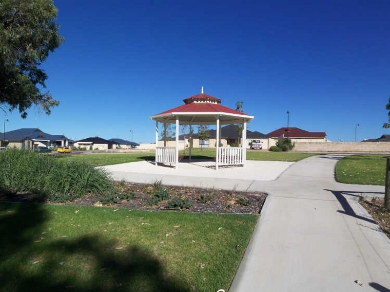 11 Myalla Pass, Lakelands WA 6210