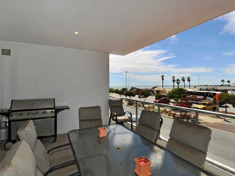 6/1 Breakwater Parade, Mandurah WA 6210