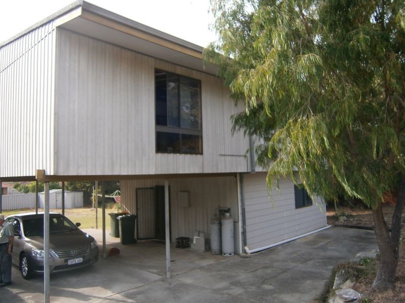 24 Scrivener Place, Halls Head WA 6210