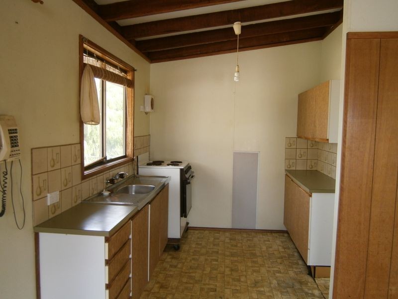 24 Scrivener Place, Halls Head WA 6210