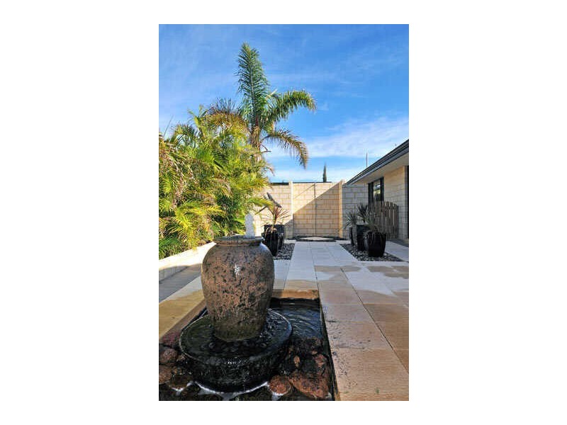 17 Castaway Cove, Halls Head WA 6210