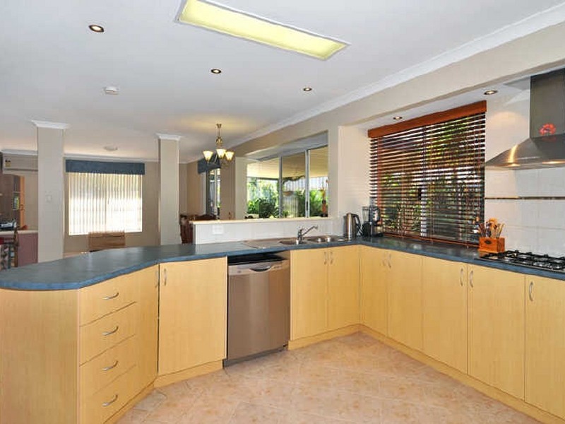 12 Gifford Rise, Meadow Springs WA 6210