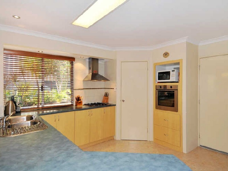 12 Gifford Rise, Meadow Springs WA 6210