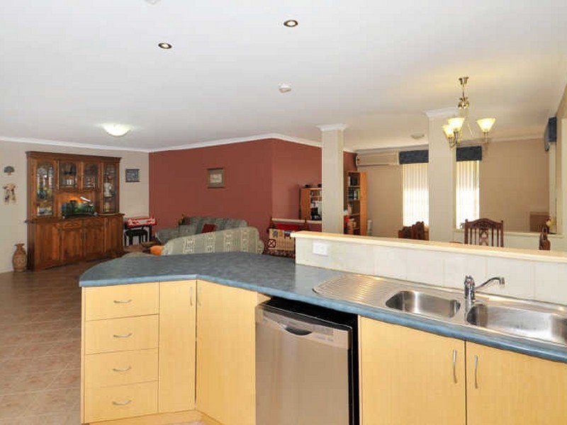 12 Gifford Rise, Meadow Springs WA 6210