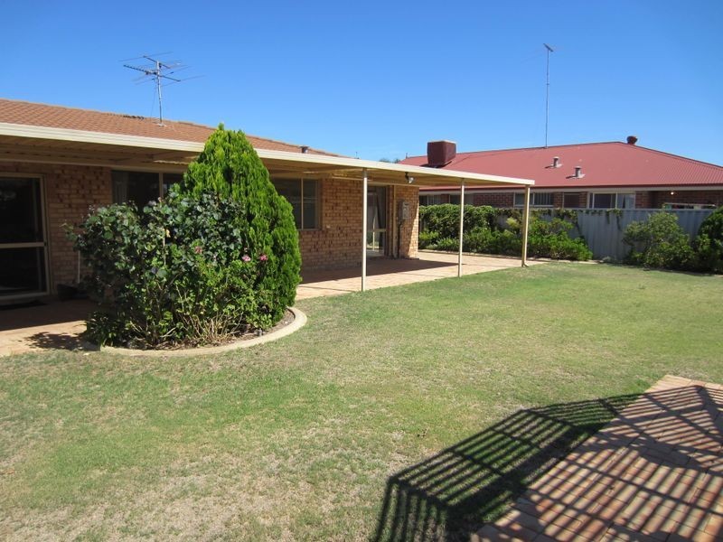 24 Peron Place, San Remo WA 6210