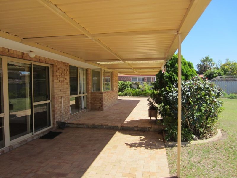 24 Peron Place, San Remo WA 6210