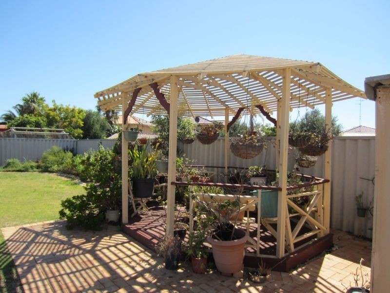 24 Peron Place, San Remo WA 6210