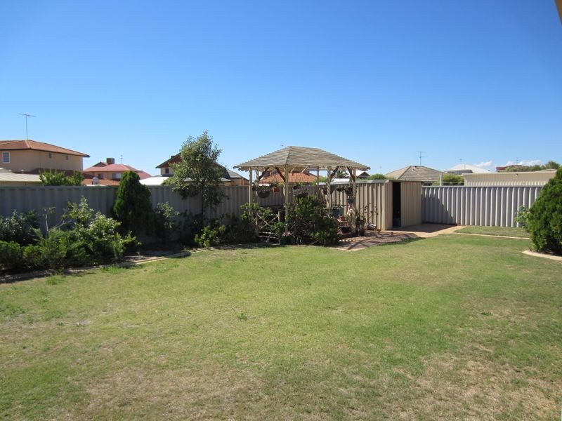 24 Peron Place, San Remo WA 6210