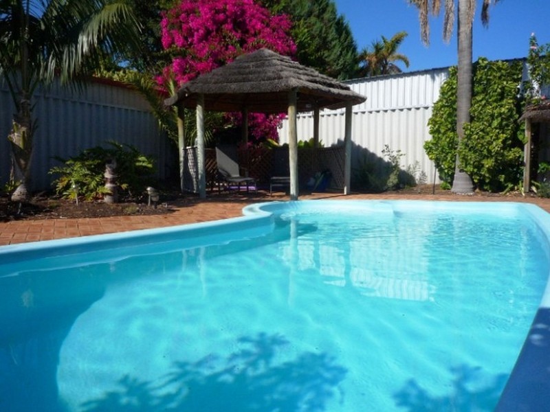 11 Gleneagles Place, Halls Head WA 6210