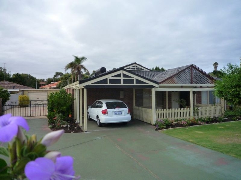 11 Gleneagles Place, Halls Head WA 6210