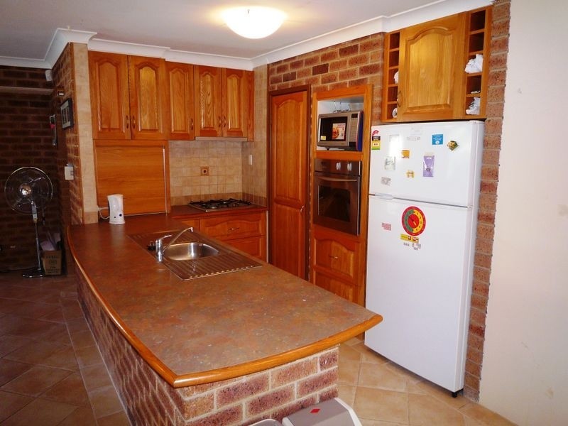 11 Gleneagles Place, Halls Head WA 6210