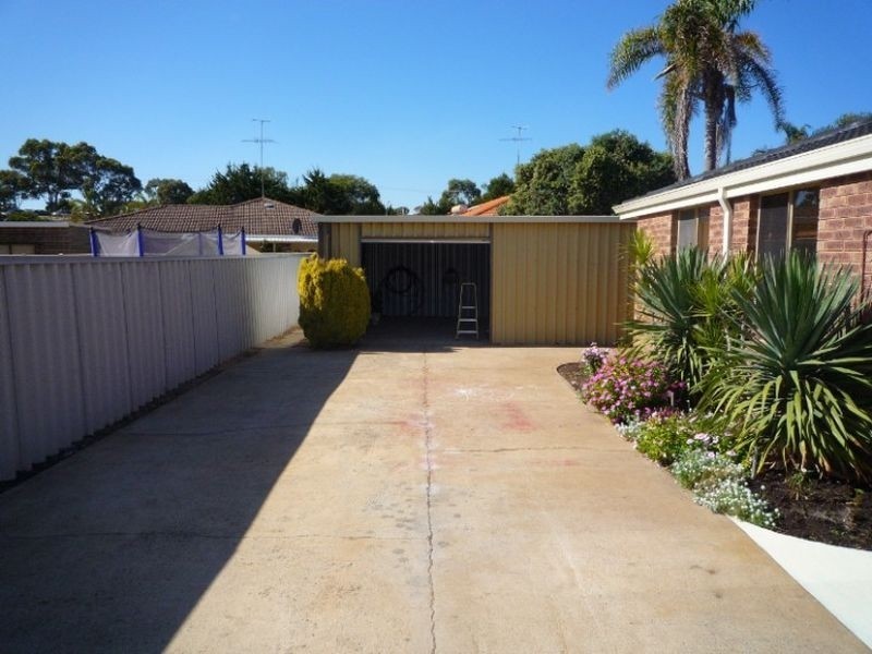 11 Gleneagles Place, Halls Head WA 6210