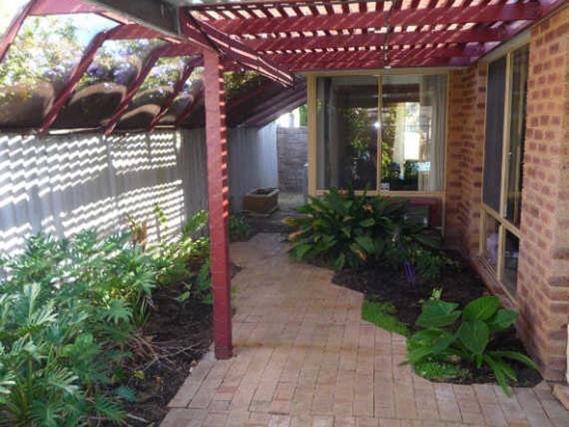 11 Gleneagles Place, Halls Head WA 6210