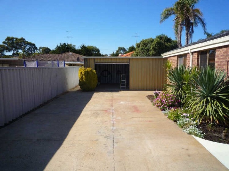 11 Gleneagles Place, Halls Head WA 6210