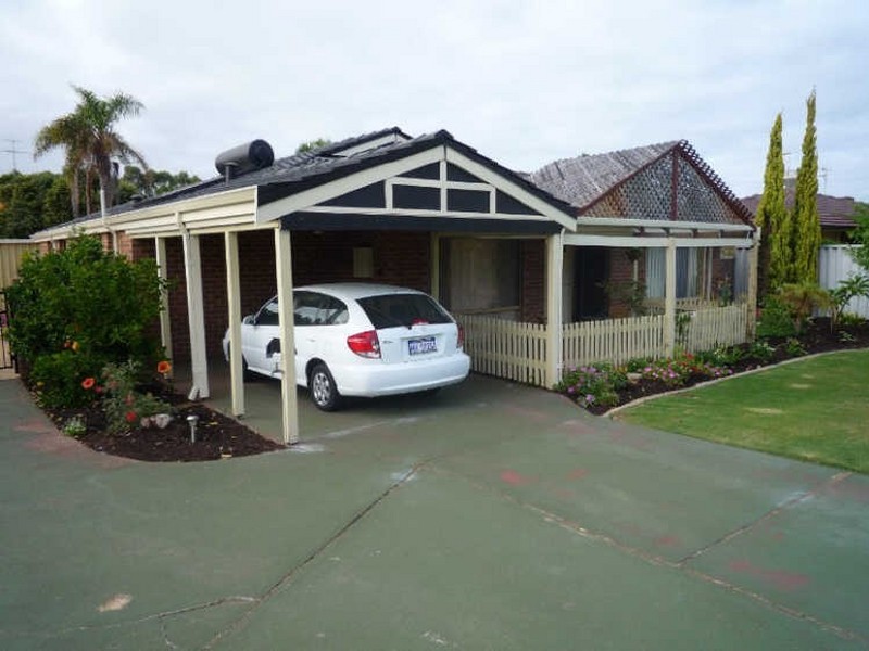 11 Gleneagles Place, Halls Head WA 6210