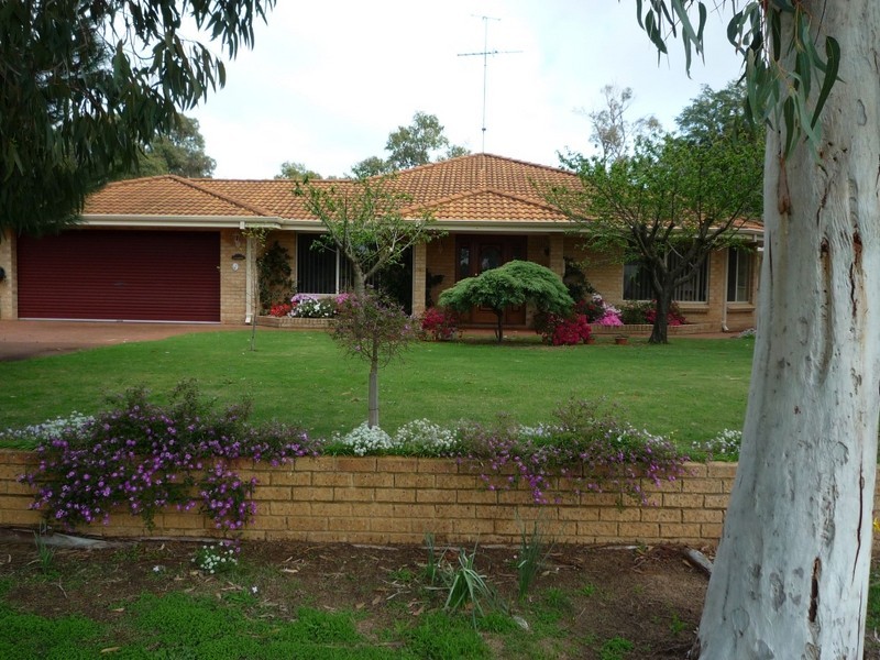 4 Barrow Rise, Greenfields WA 6210