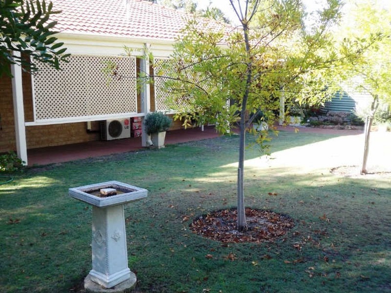 4 Barrow Rise, Greenfields WA 6210