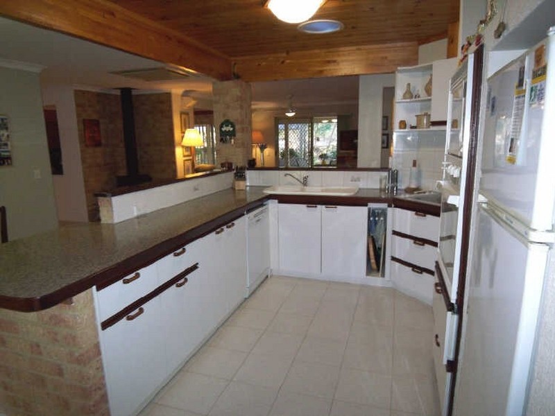 4 Barrow Rise, Greenfields WA 6210