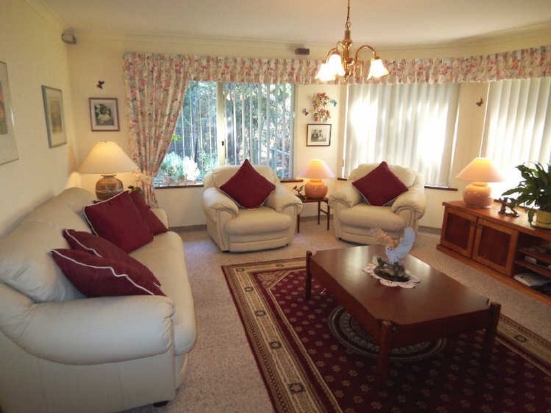 4 Barrow Rise, Greenfields WA 6210