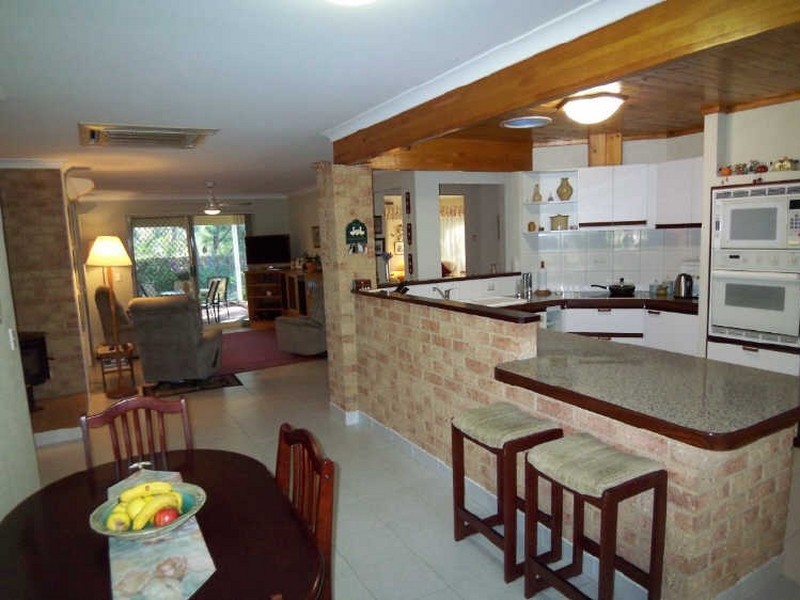 4 Barrow Rise, Greenfields WA 6210