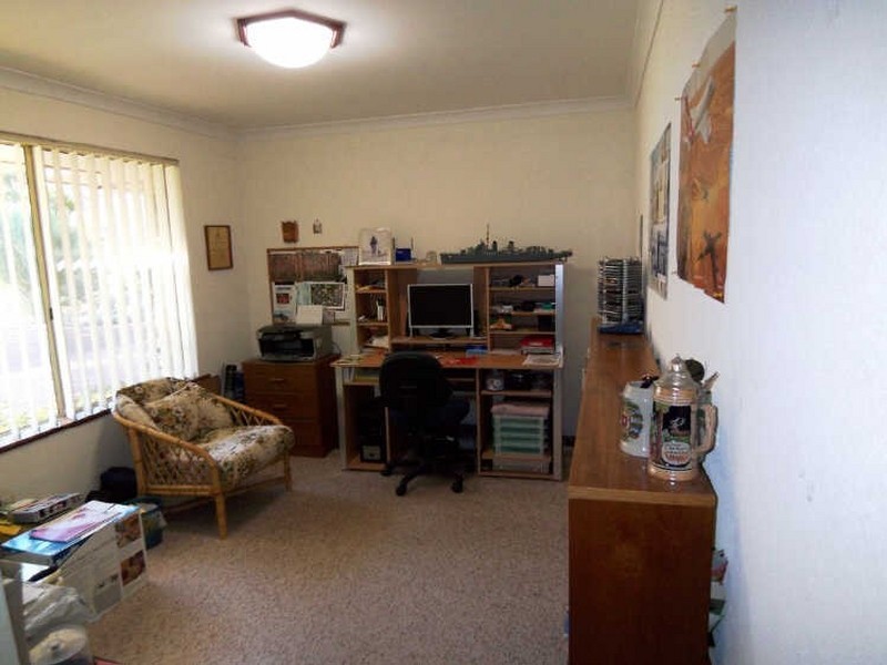 4 Barrow Rise, Greenfields WA 6210