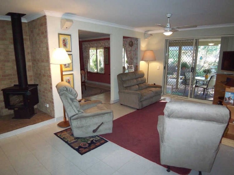 4 Barrow Rise, Greenfields WA 6210