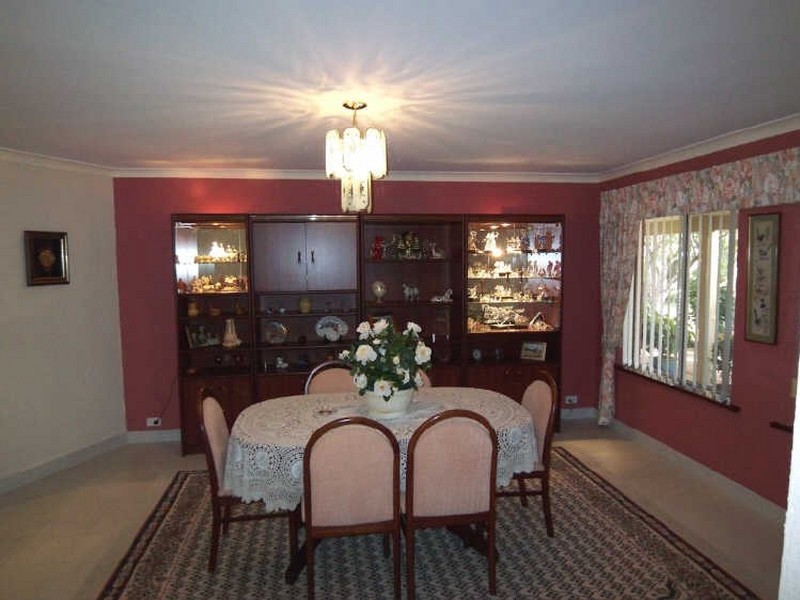 4 Barrow Rise, Greenfields WA 6210