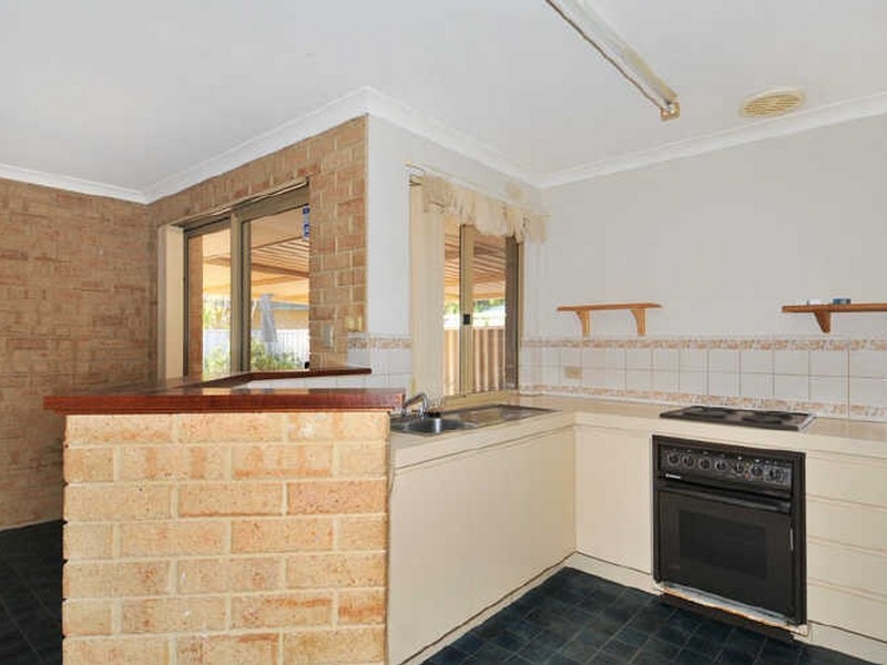11A Sunningdale Chase, Meadow Springs WA 6210