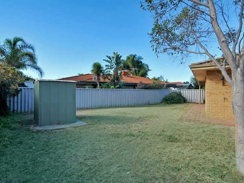 11A Sunningdale Chase, Meadow Springs WA 6210