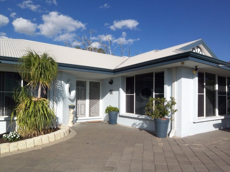 28 Hamilton Way, Barragup WA 6210
