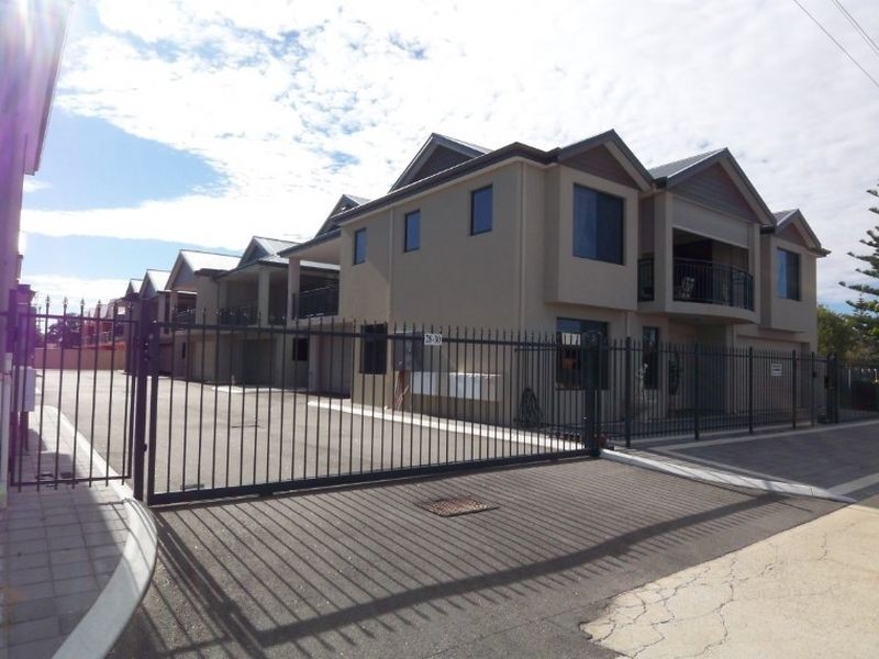 3/28 Davey Street, Mandurah WA 6210