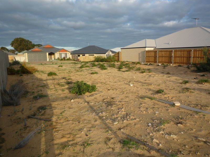 18 Splendens Turn, Halls Head WA 6210