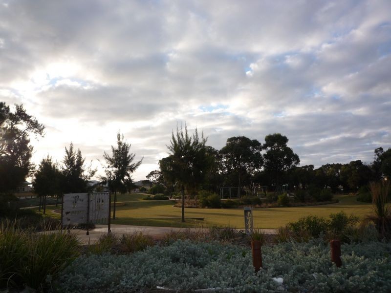 18 Splendens Turn, Halls Head WA 6210