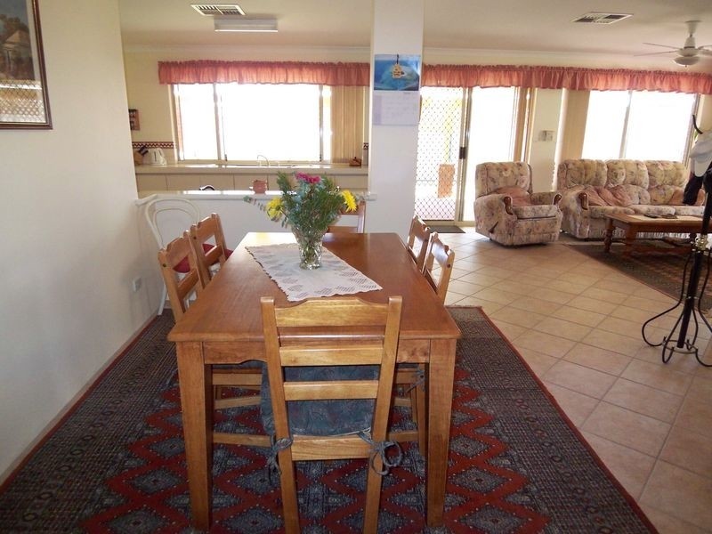 42 Admiralty Crescent, Halls Head WA 6210