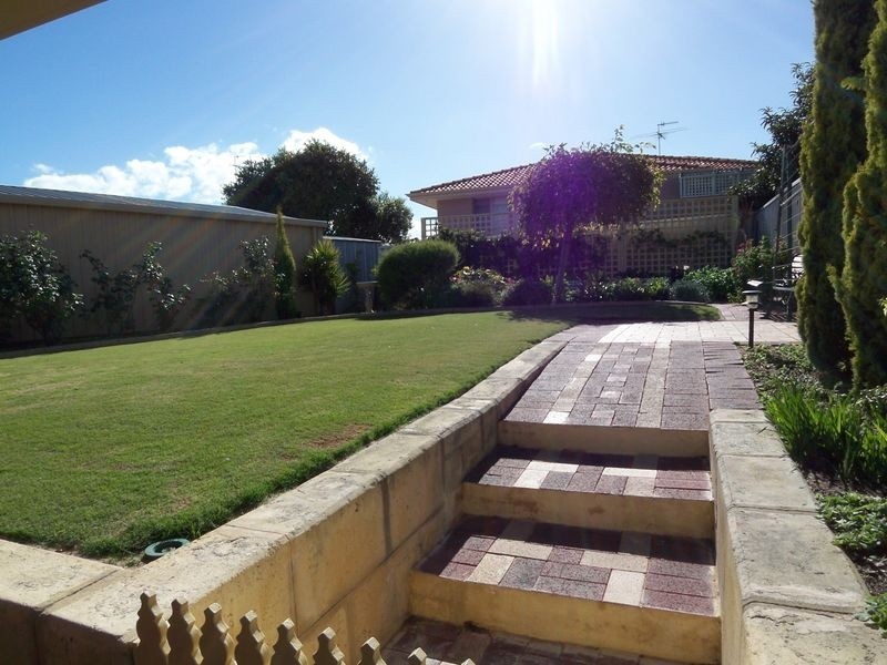 42 Admiralty Crescent, Halls Head WA 6210