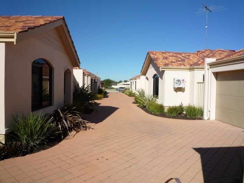 4/12 Binnar Court, Erskine WA 6210