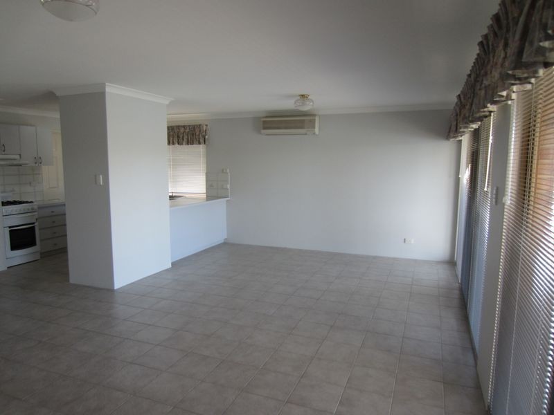 11a Donnelly Gardens, Dudley Park WA 6210