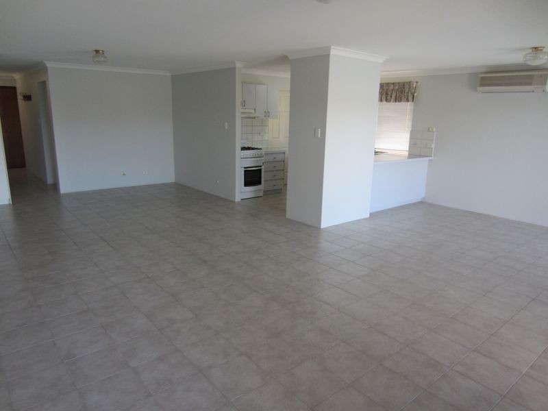 11a Donnelly Gardens, Dudley Park WA 6210