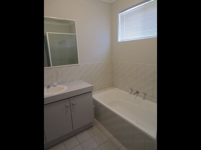 11a Donnelly Gardens, Dudley Park WA 6210