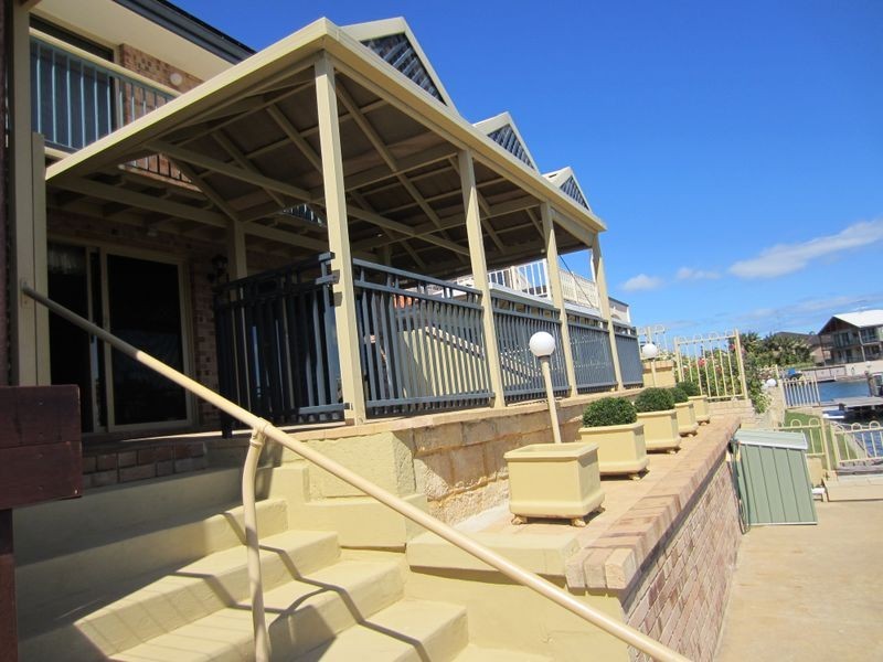 11a Donnelly Gardens, Dudley Park WA 6210