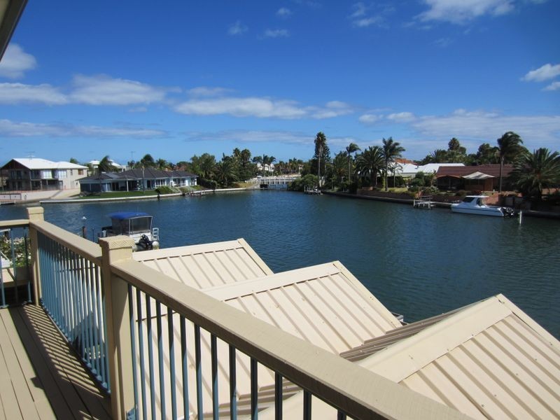 11a Donnelly Gardens, Dudley Park WA 6210