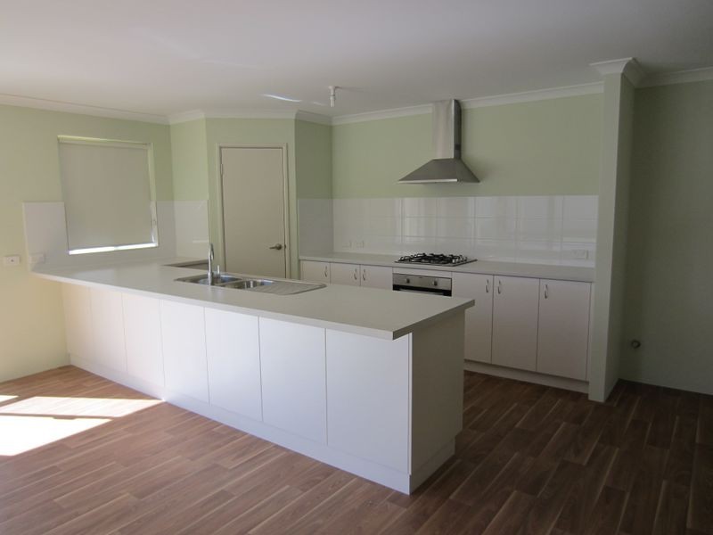 12 Highcliffe Circle, Lakelands WA 6180