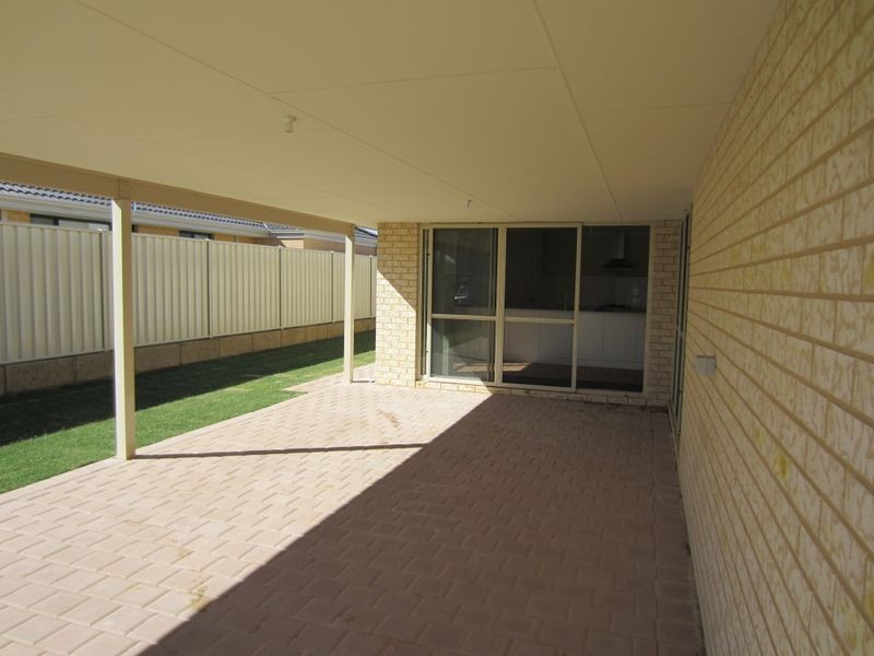 12 Highcliffe Circle, Lakelands WA 6180