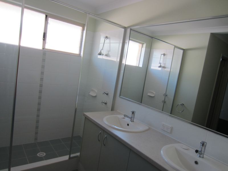 12 Highcliffe Circle, Lakelands WA 6180