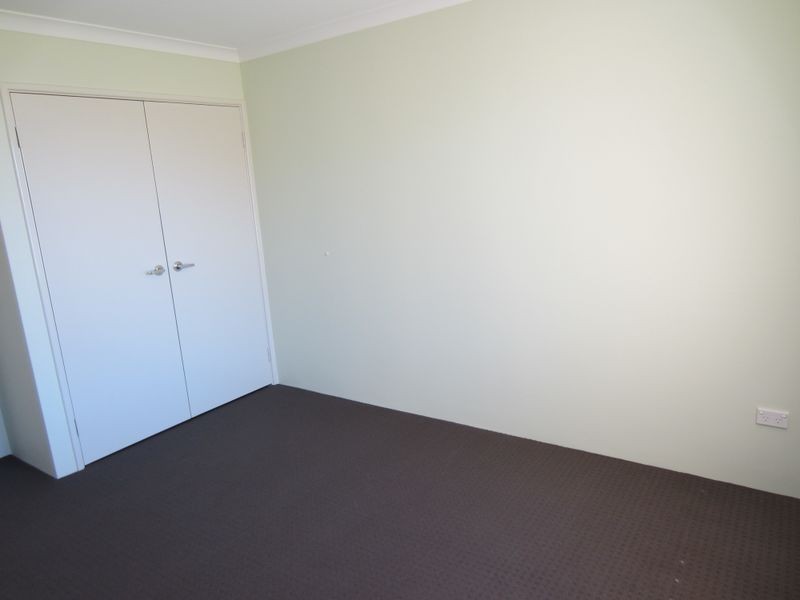 12 Highcliffe Circle, Lakelands WA 6180