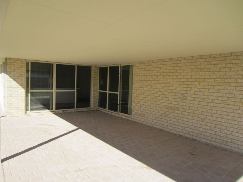 12 Highcliffe Circle, Lakelands WA 6180