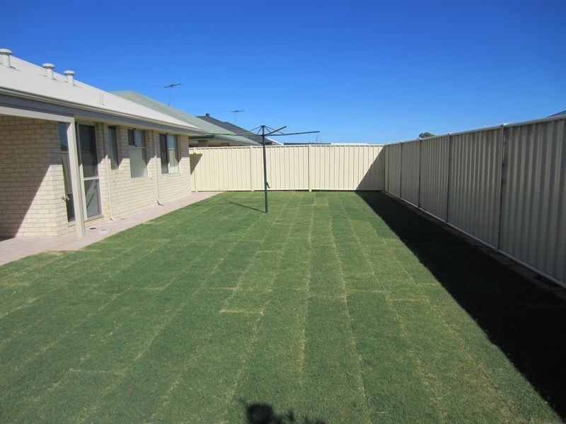 12 Highcliffe Circle, Lakelands WA 6180