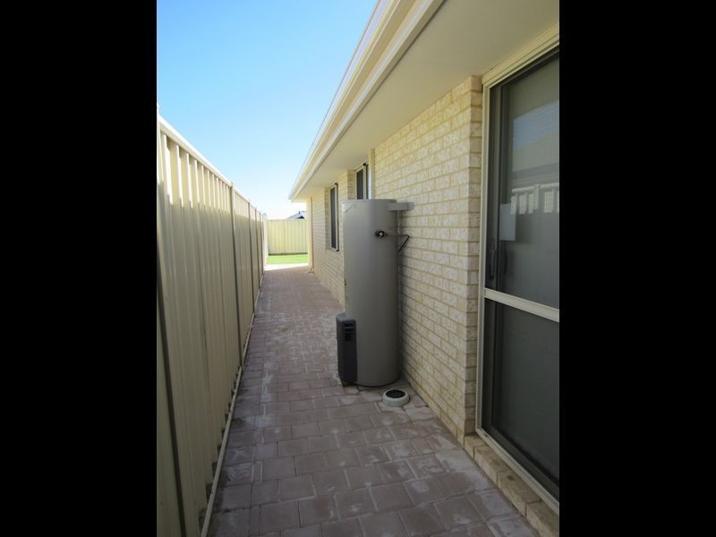 12 Highcliffe Circle, Lakelands WA 6180