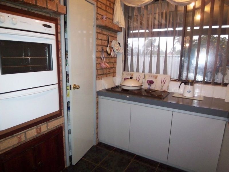 9 Barkley Place, Halls Head WA 6210